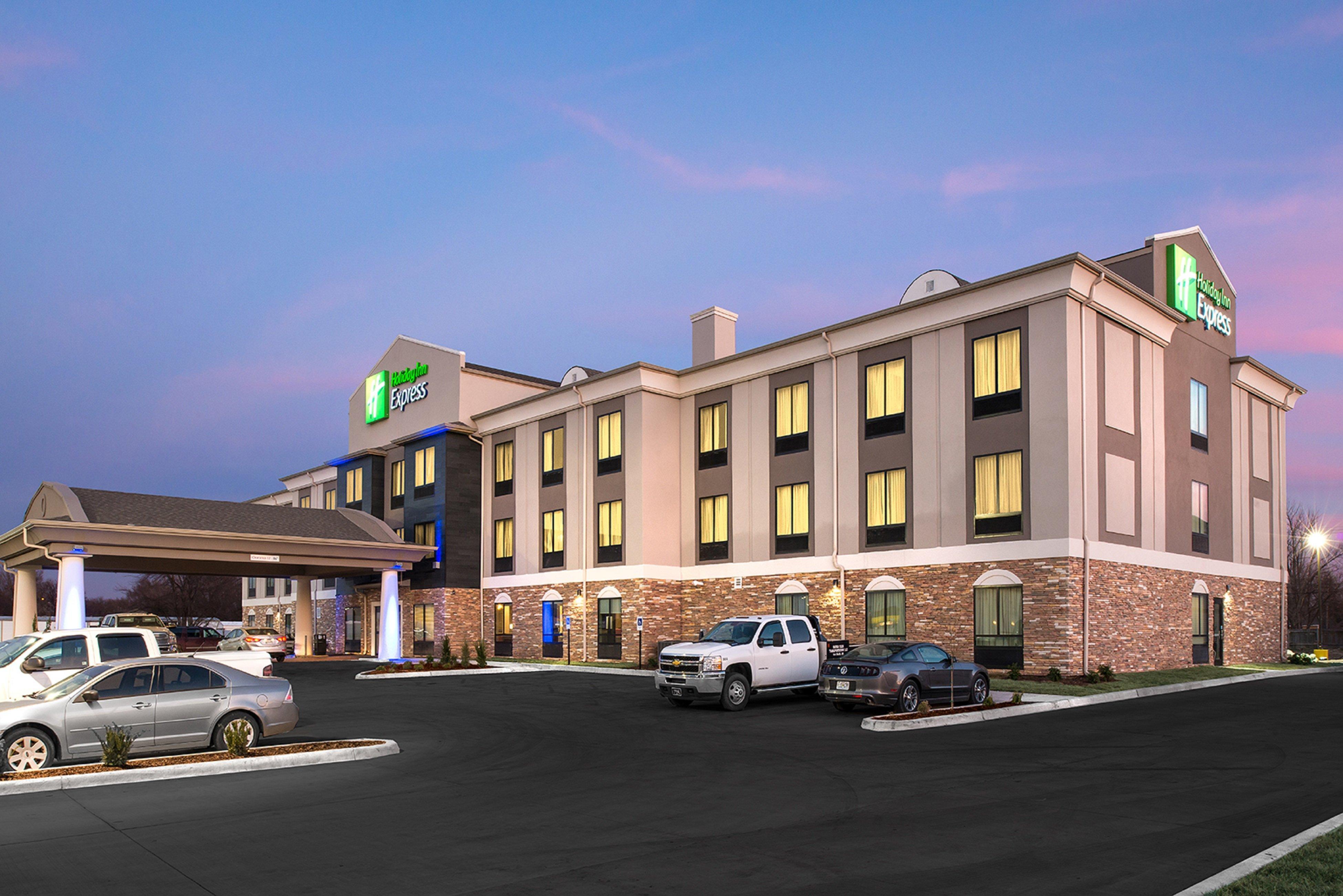 Holiday Inn Express Hutchison By Ihg Hutchinson Exterior photo