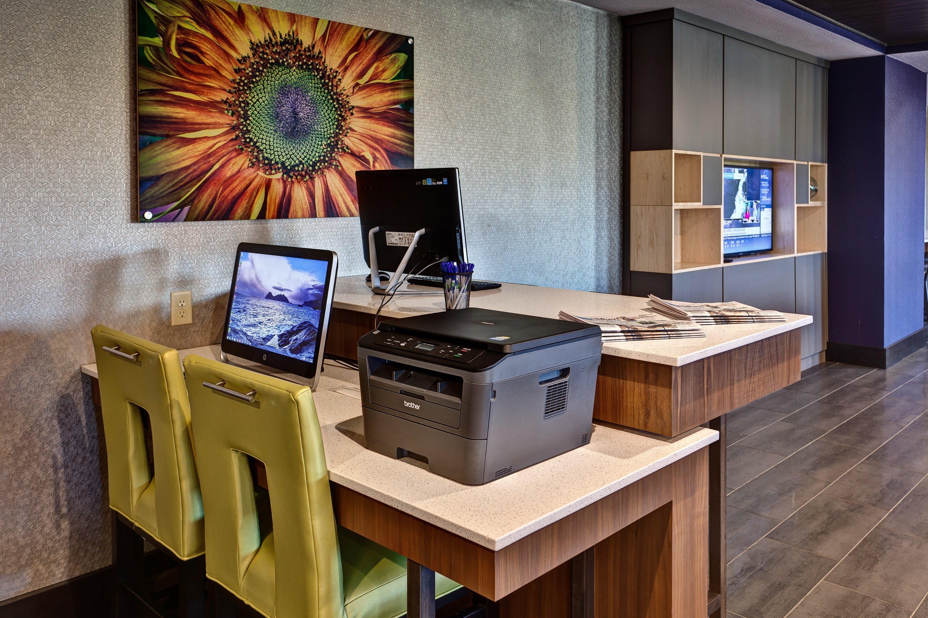Holiday Inn Express Hutchison By Ihg Hutchinson Exterior photo