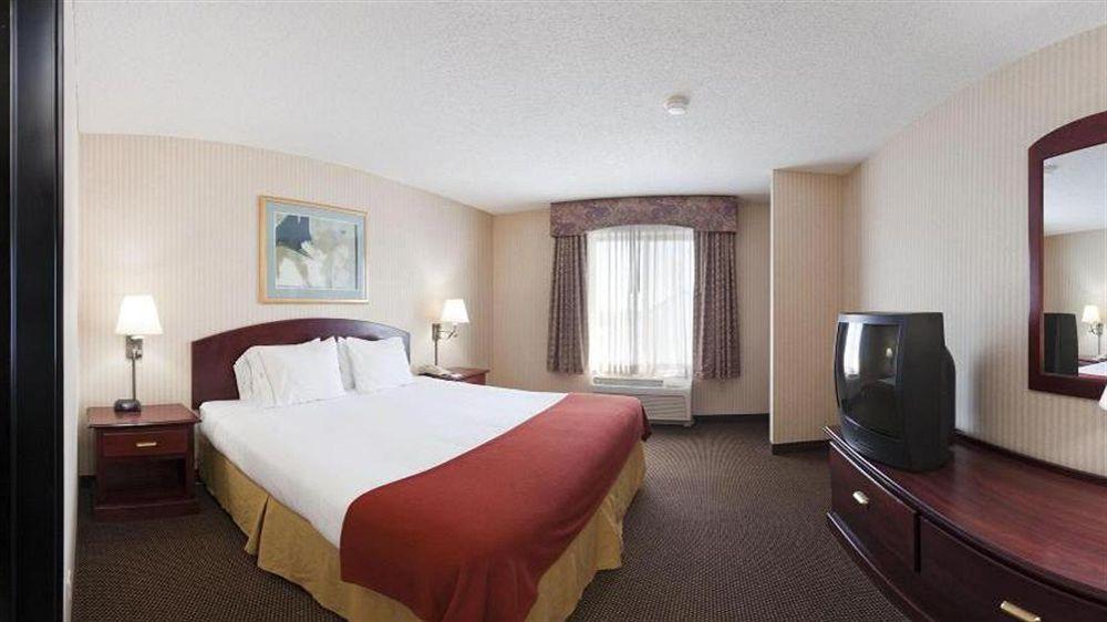 Holiday Inn Express Hutchison By Ihg Hutchinson Exterior photo
