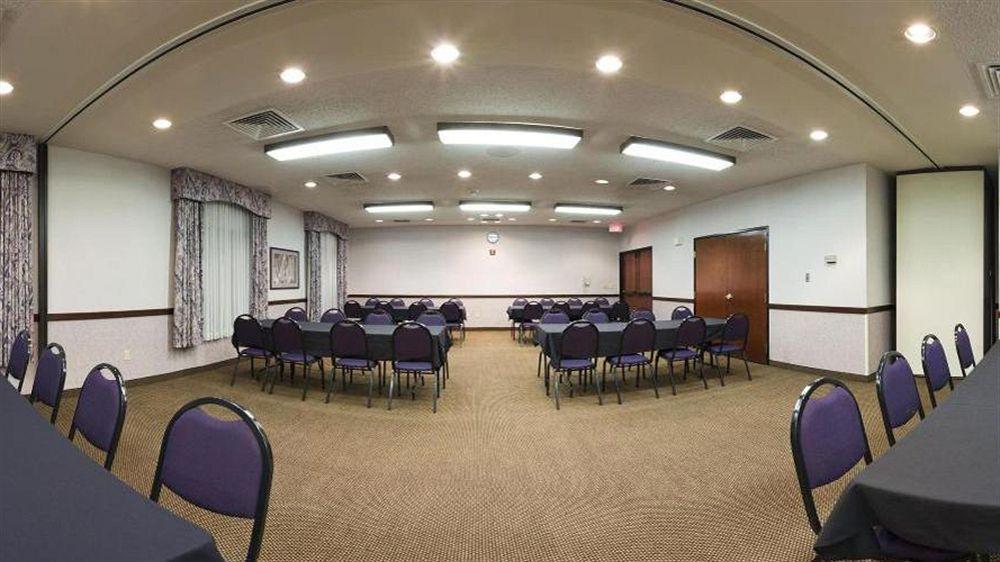 Holiday Inn Express Hutchison By Ihg Hutchinson Exterior photo